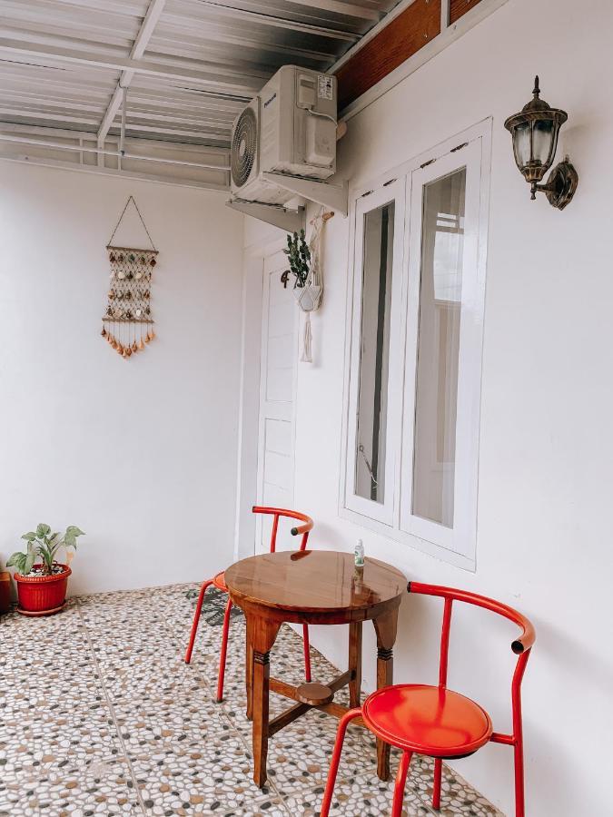 Tropical Paradiso Homestay バニュワンギ エクステリア 写真