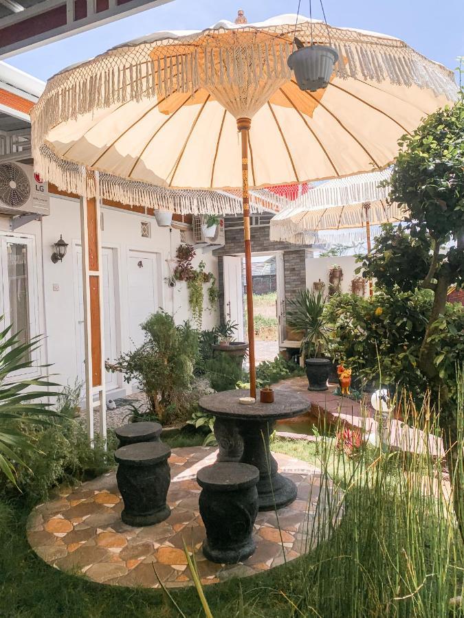Tropical Paradiso Homestay バニュワンギ エクステリア 写真