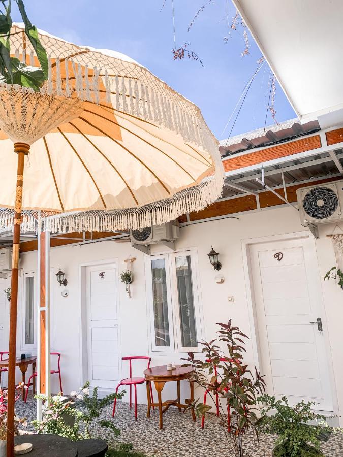 Tropical Paradiso Homestay バニュワンギ エクステリア 写真