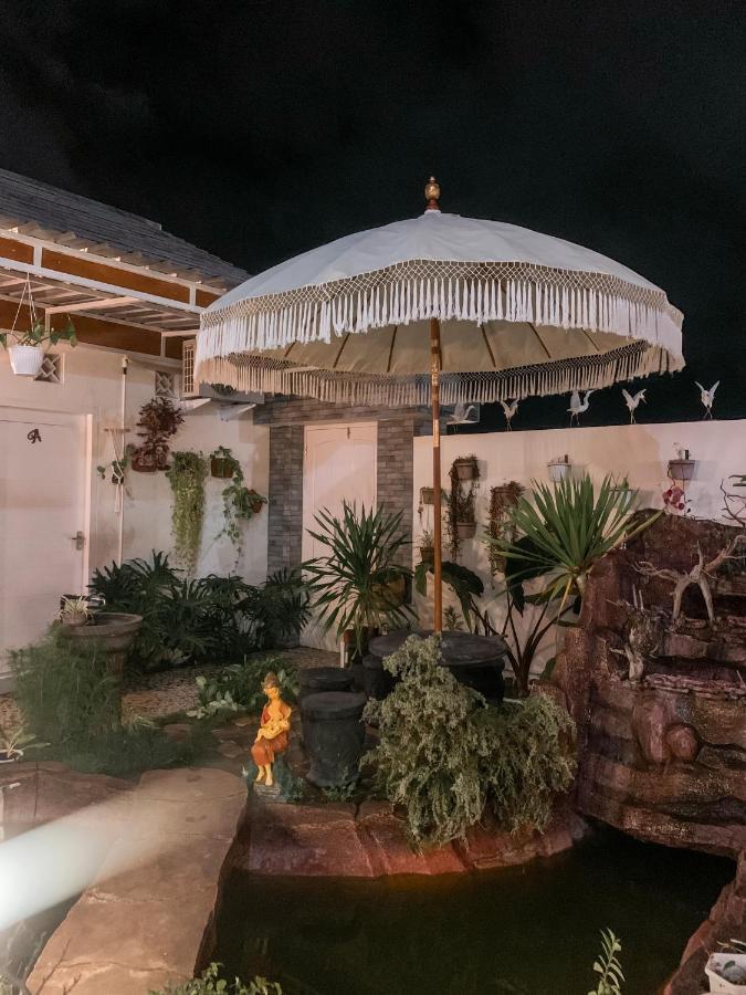 Tropical Paradiso Homestay バニュワンギ エクステリア 写真