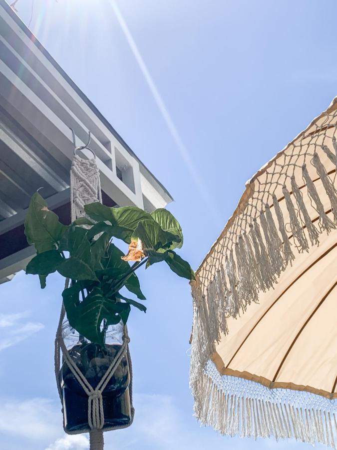 Tropical Paradiso Homestay バニュワンギ エクステリア 写真