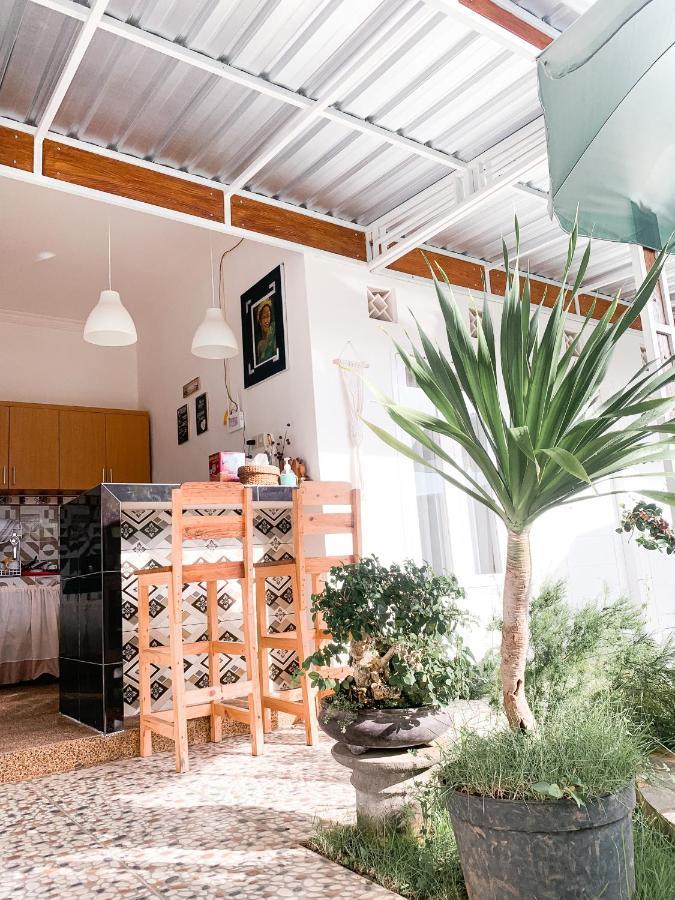 Tropical Paradiso Homestay バニュワンギ エクステリア 写真