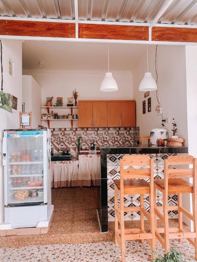 Tropical Paradiso Homestay バニュワンギ エクステリア 写真
