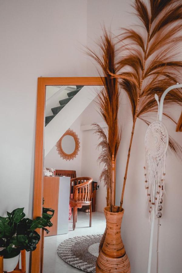 Tropical Paradiso Homestay バニュワンギ エクステリア 写真