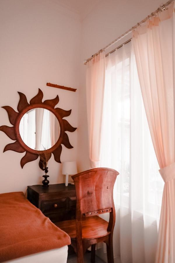 Tropical Paradiso Homestay バニュワンギ エクステリア 写真
