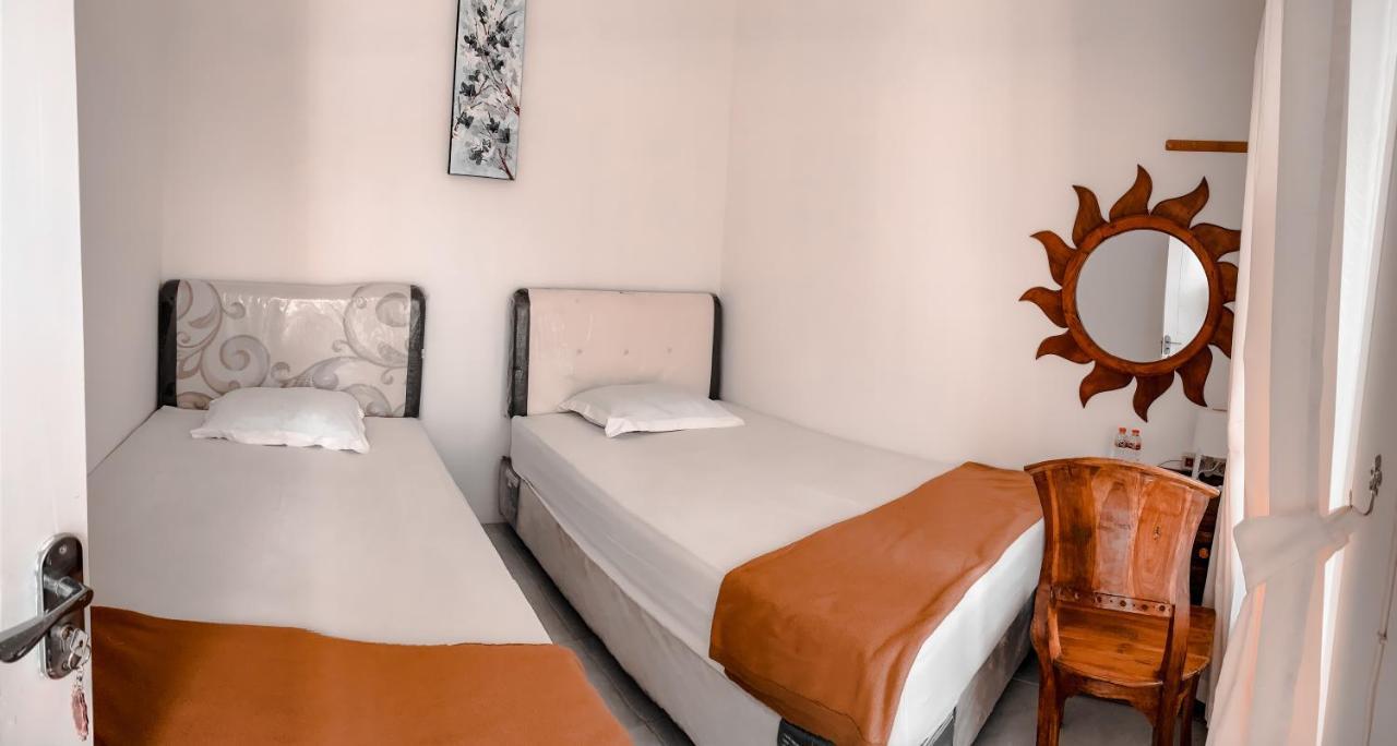 Tropical Paradiso Homestay バニュワンギ エクステリア 写真